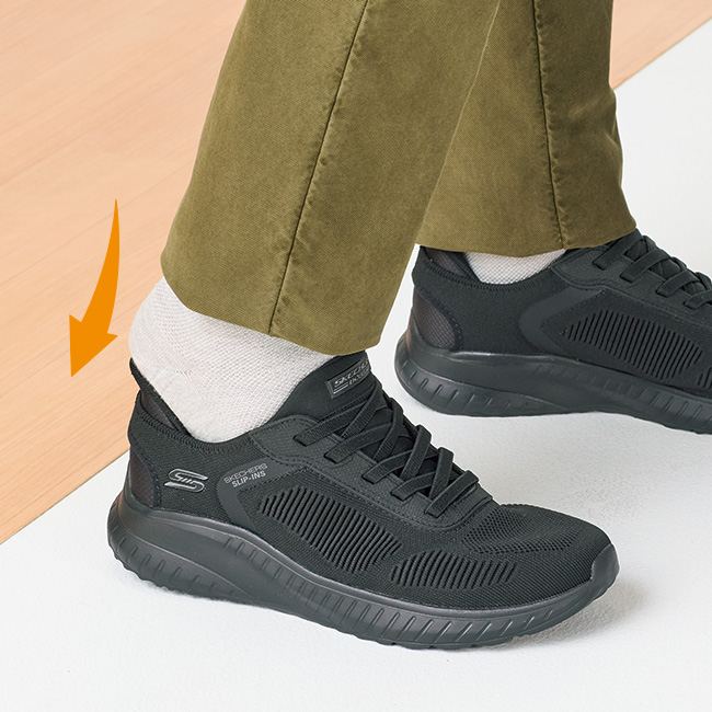 スリップインズ・快適フィットの4Eスニーカー