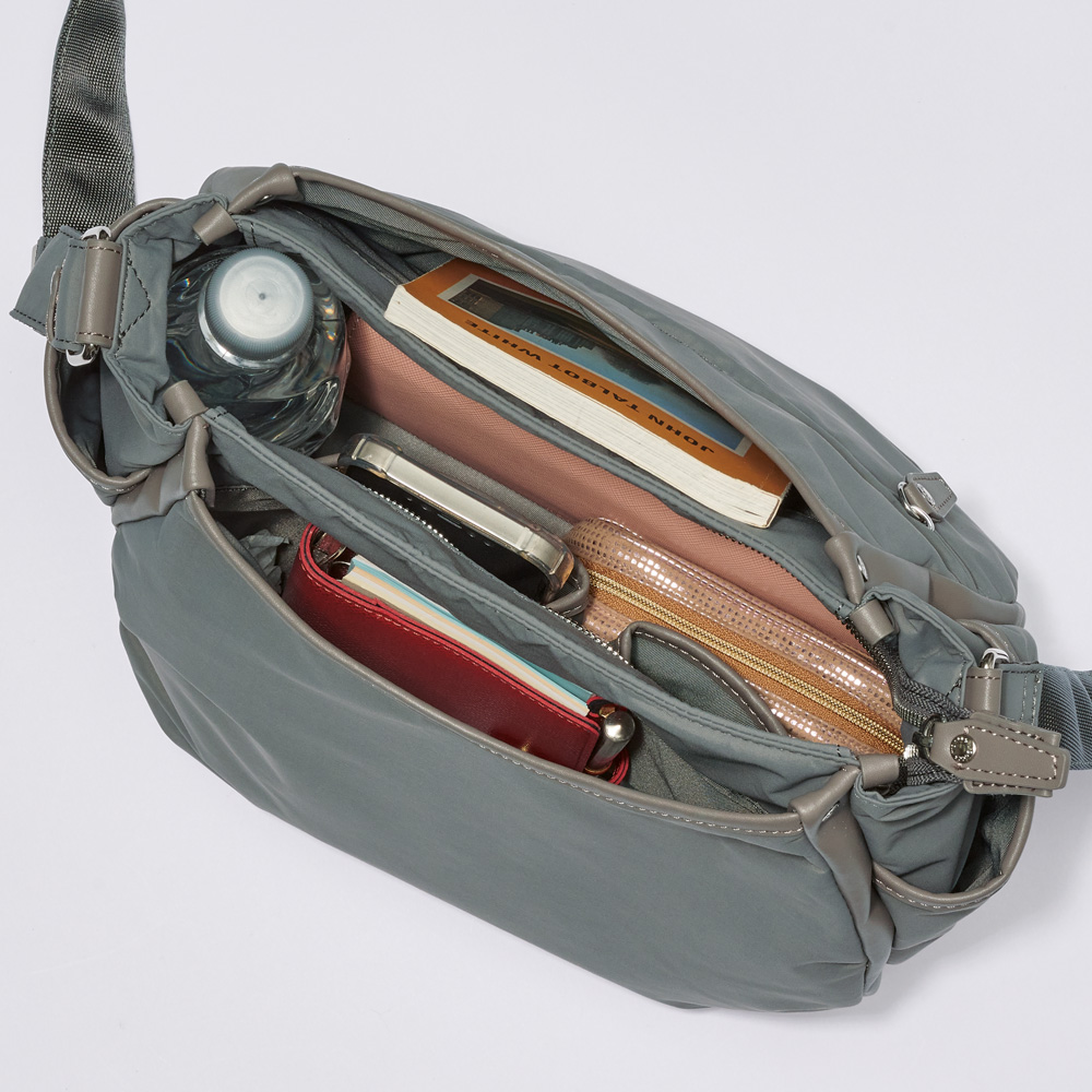 撥水ショルダーバッグ