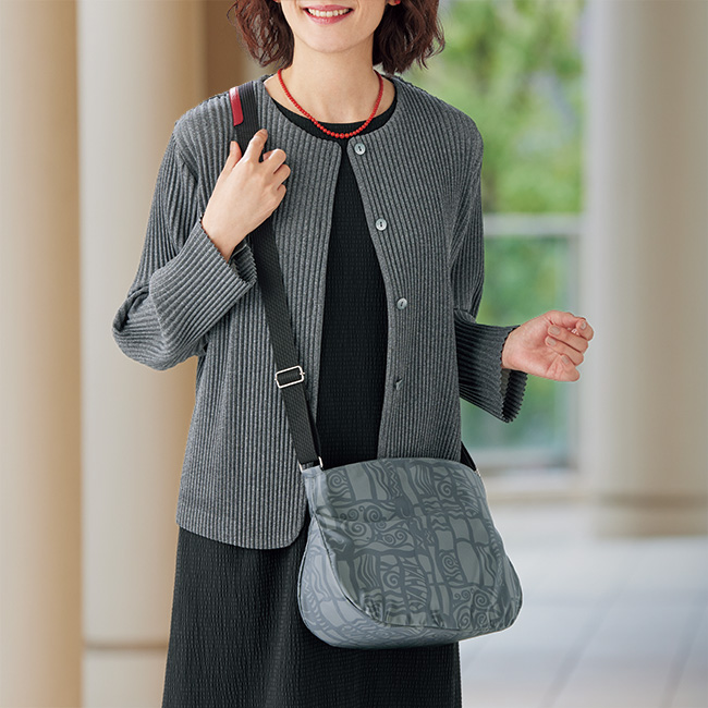 たっぷりマチのコプト柄ショルダーバッグ