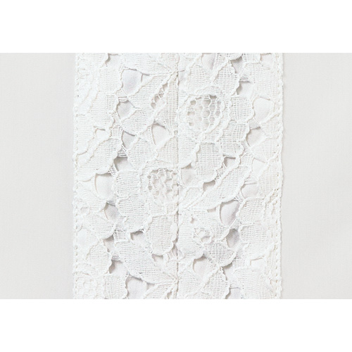 レース使いキーネックブラウス