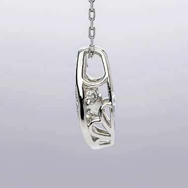 ダンシングダイヤ馬蹄ペンダント