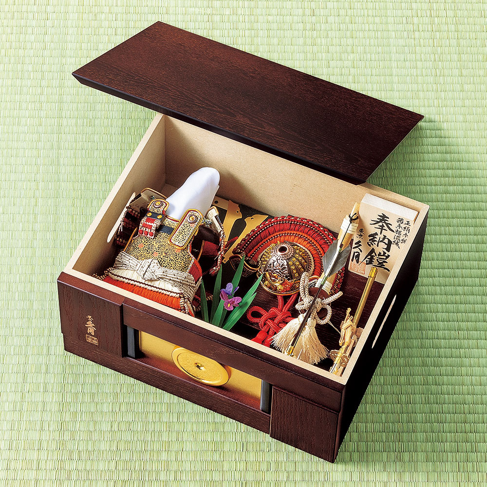 正絹糸縅奉納鎧飾り（収納式）