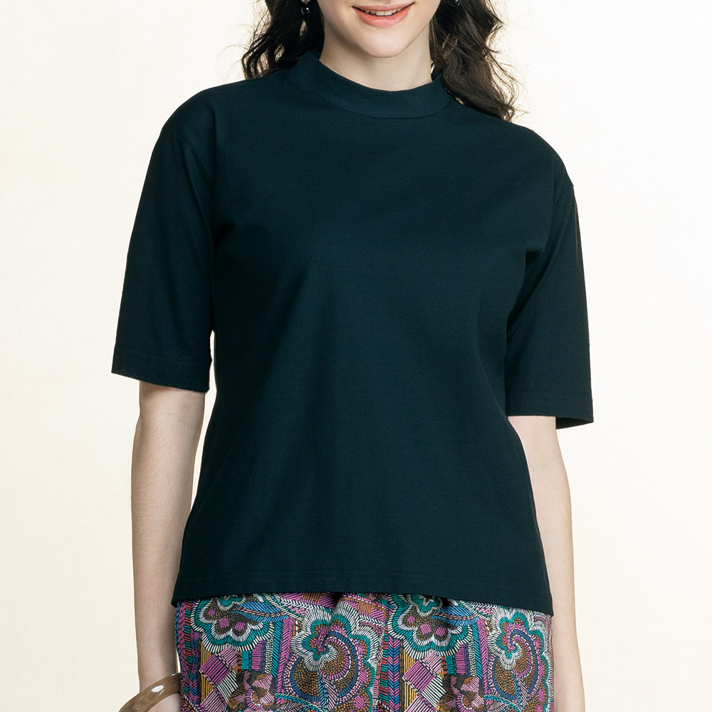 機能性のある五分袖プルオーバー