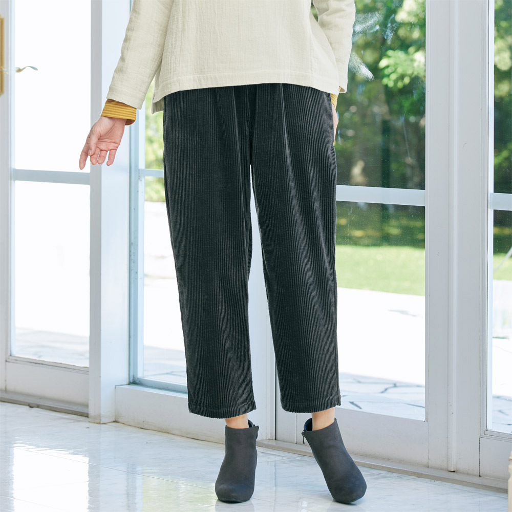 ゆったりテーパードパンツ