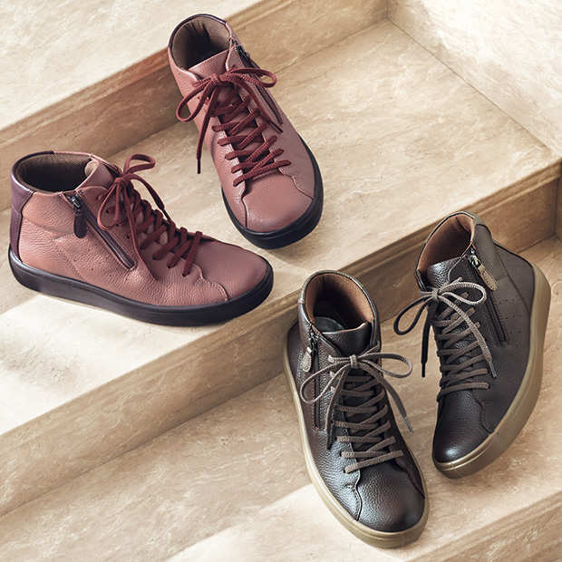 ファスナー使いレザーブーツ