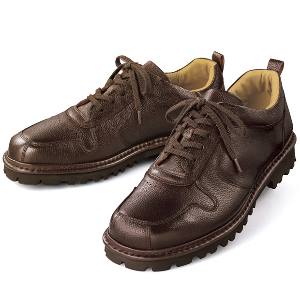 歩きを誘う軽量オールレザーキャラバンシューズ