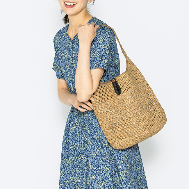 比翼仕立ての花柄ワンピース