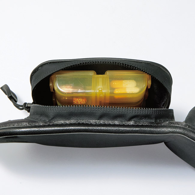 ジャケットに合う手ぶら散策ウエストポーチ