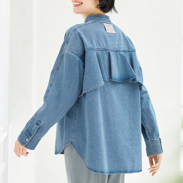 バックフリルデニムブラウス