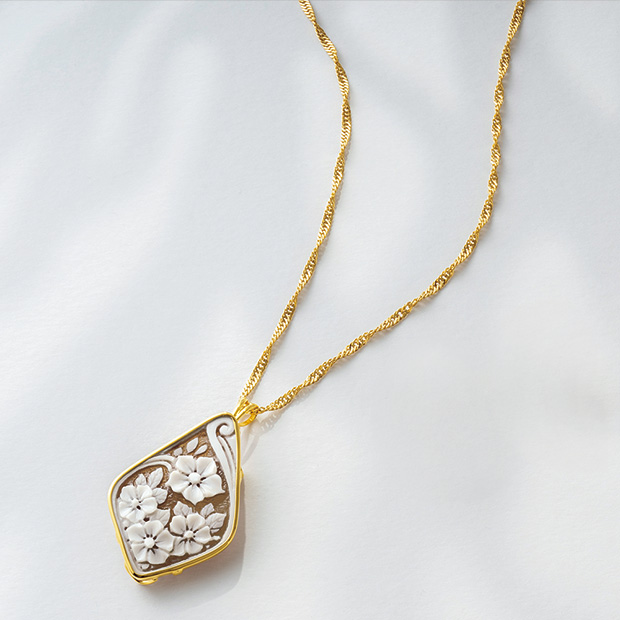 イタリア製カメオブローチ／ペンダント兼用