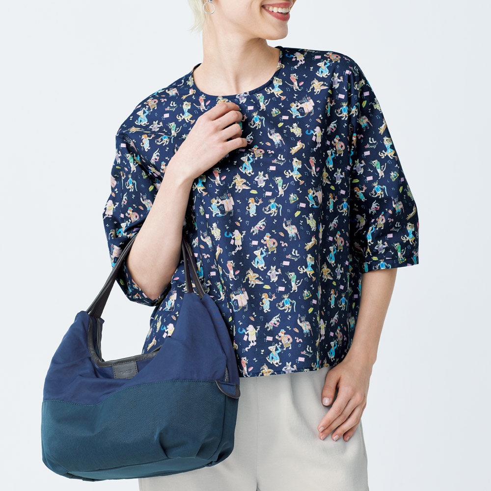 リバティプリントブラウス