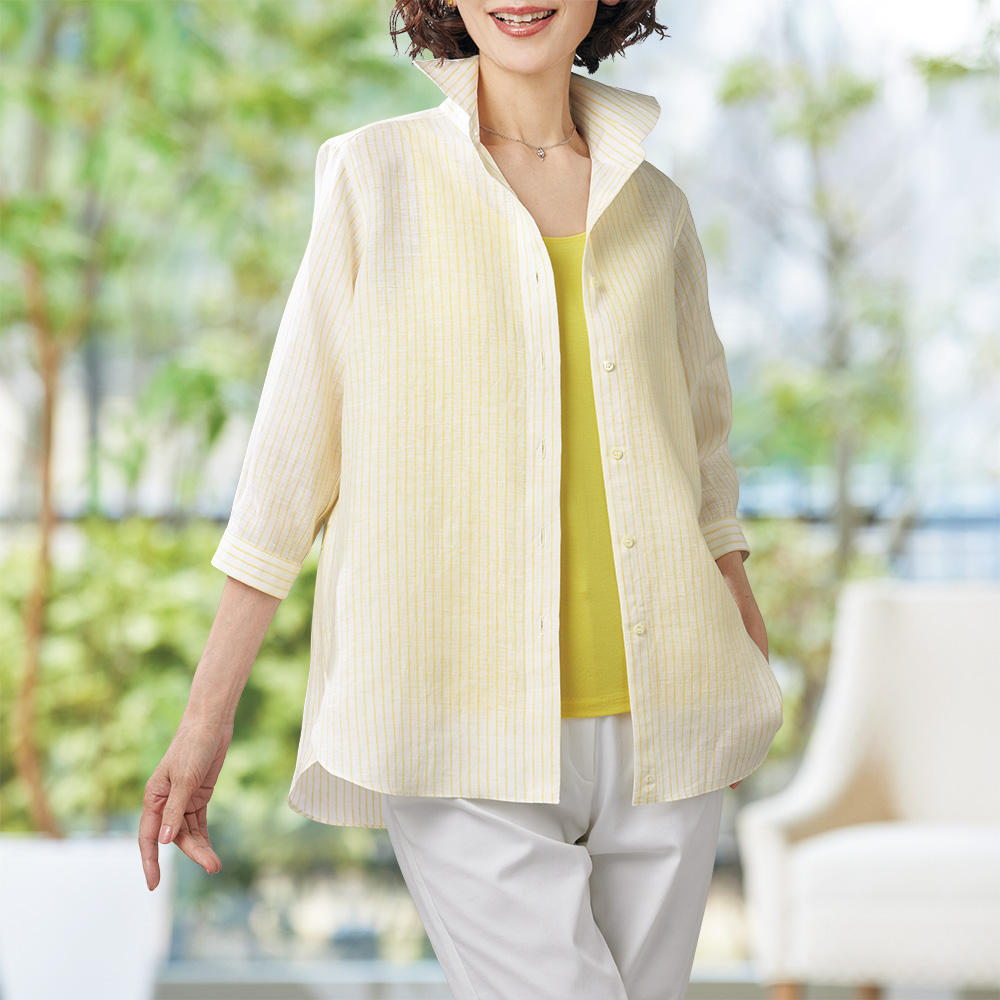 ワイドラウンドカラーのロングシャツ