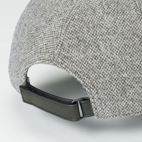 レザー使いのベースボールキャップ