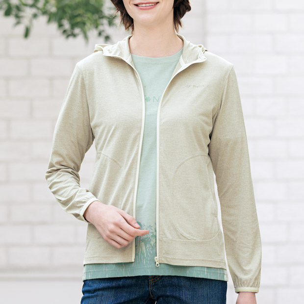 スコーロン素材のパーカ