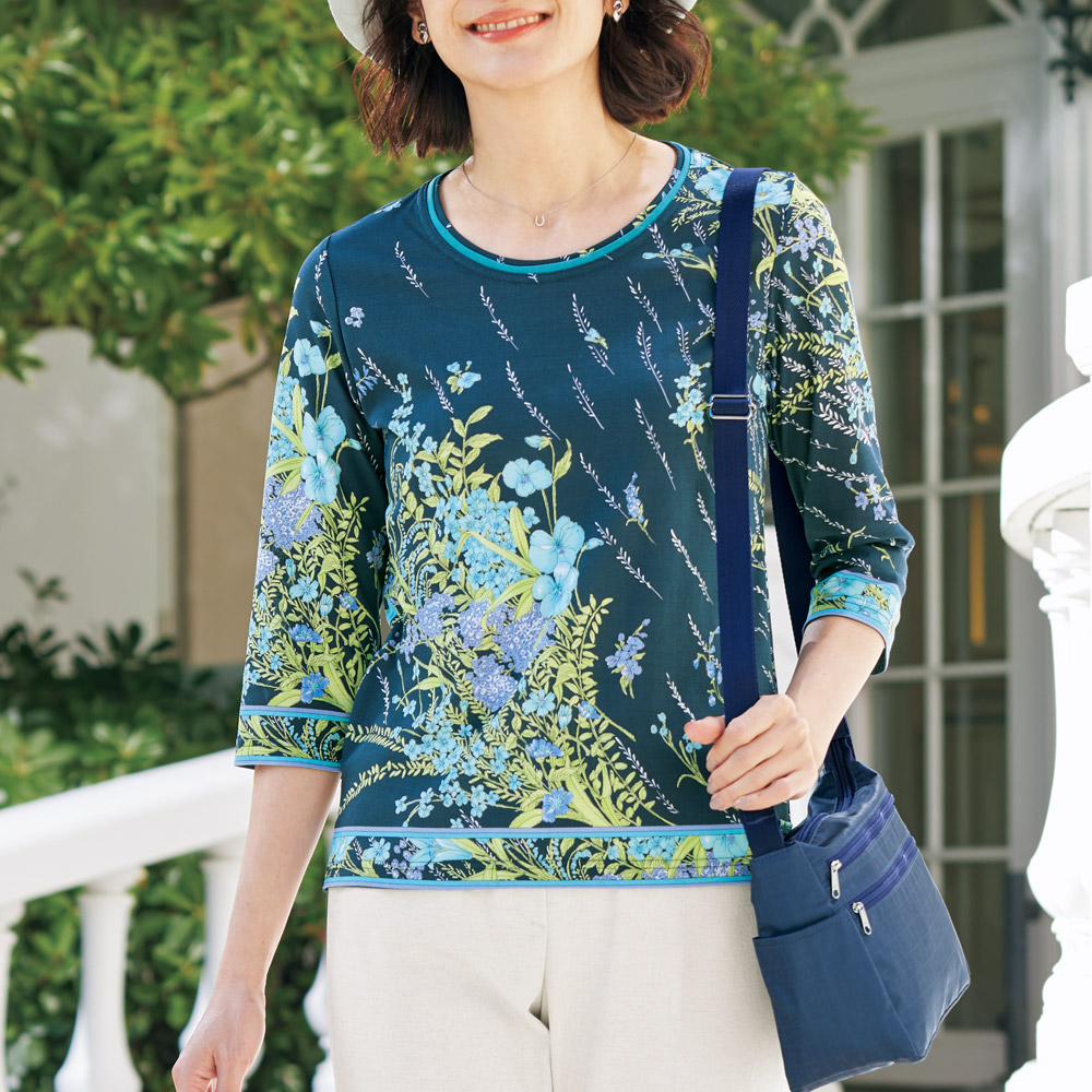 花咲くプリントプルオーバー