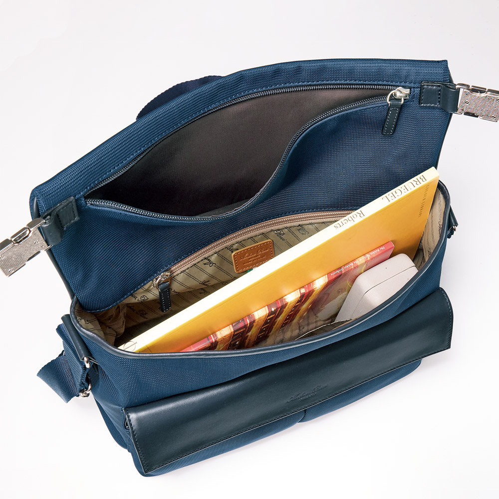 イタリア製メッセンジャーバッグ