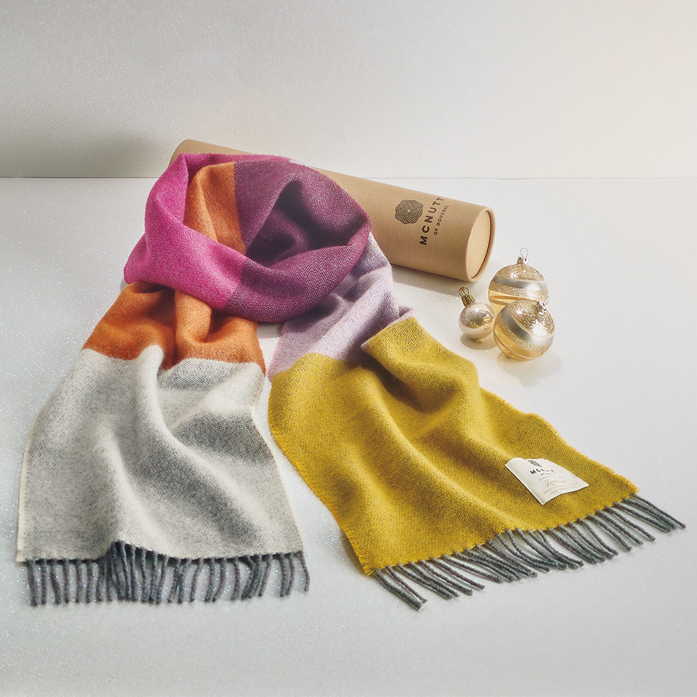 多色使いのウールマフラー