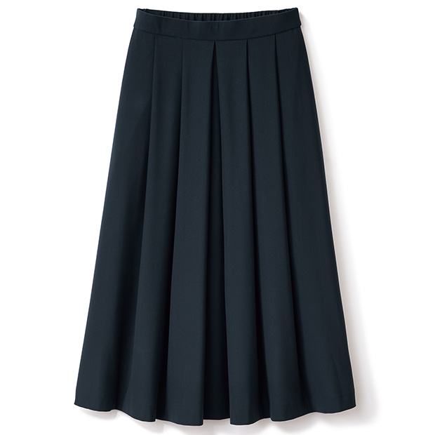 落ち感のあるフロントタックスカート