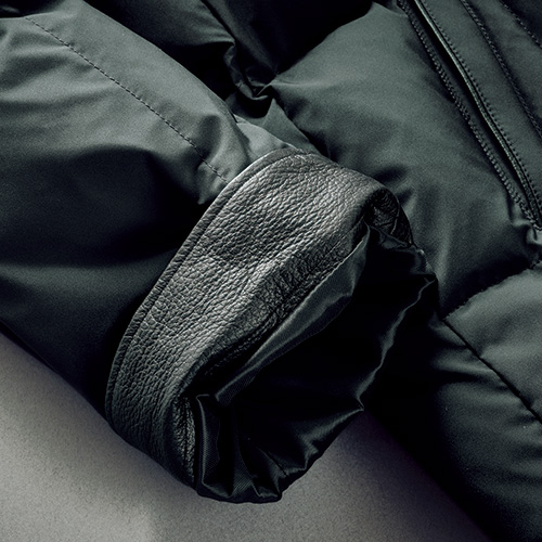 レザー使いのダウンコート