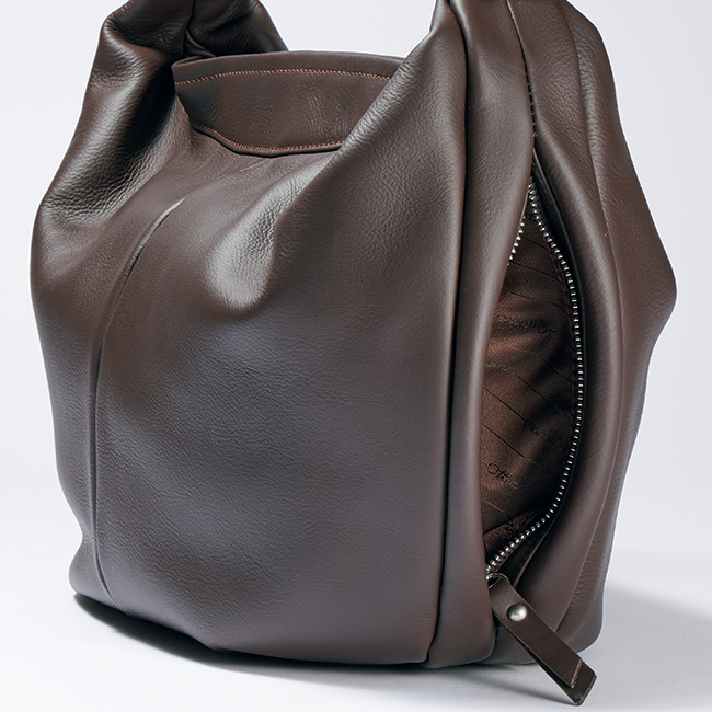 カーフレザーの2ウェイバッグ