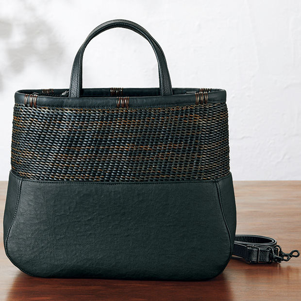 籐と牛革のハンドバッグ