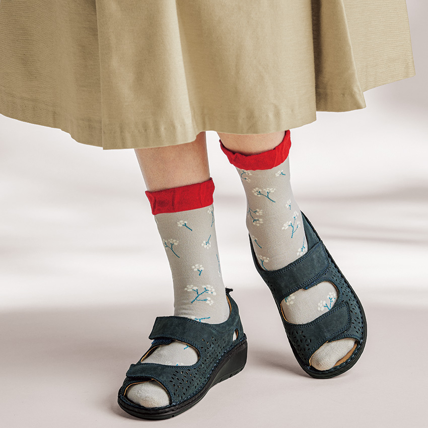 4E･かかとが隠れるデザインサンダル