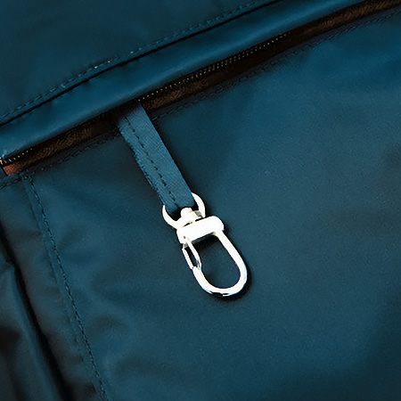 手持ちもできるスリムフィット･軽量リュック