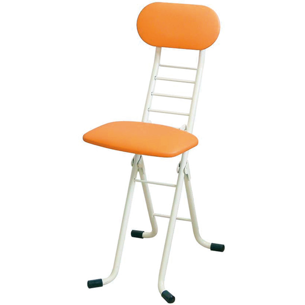 背もたれがスイングする折畳み椅子