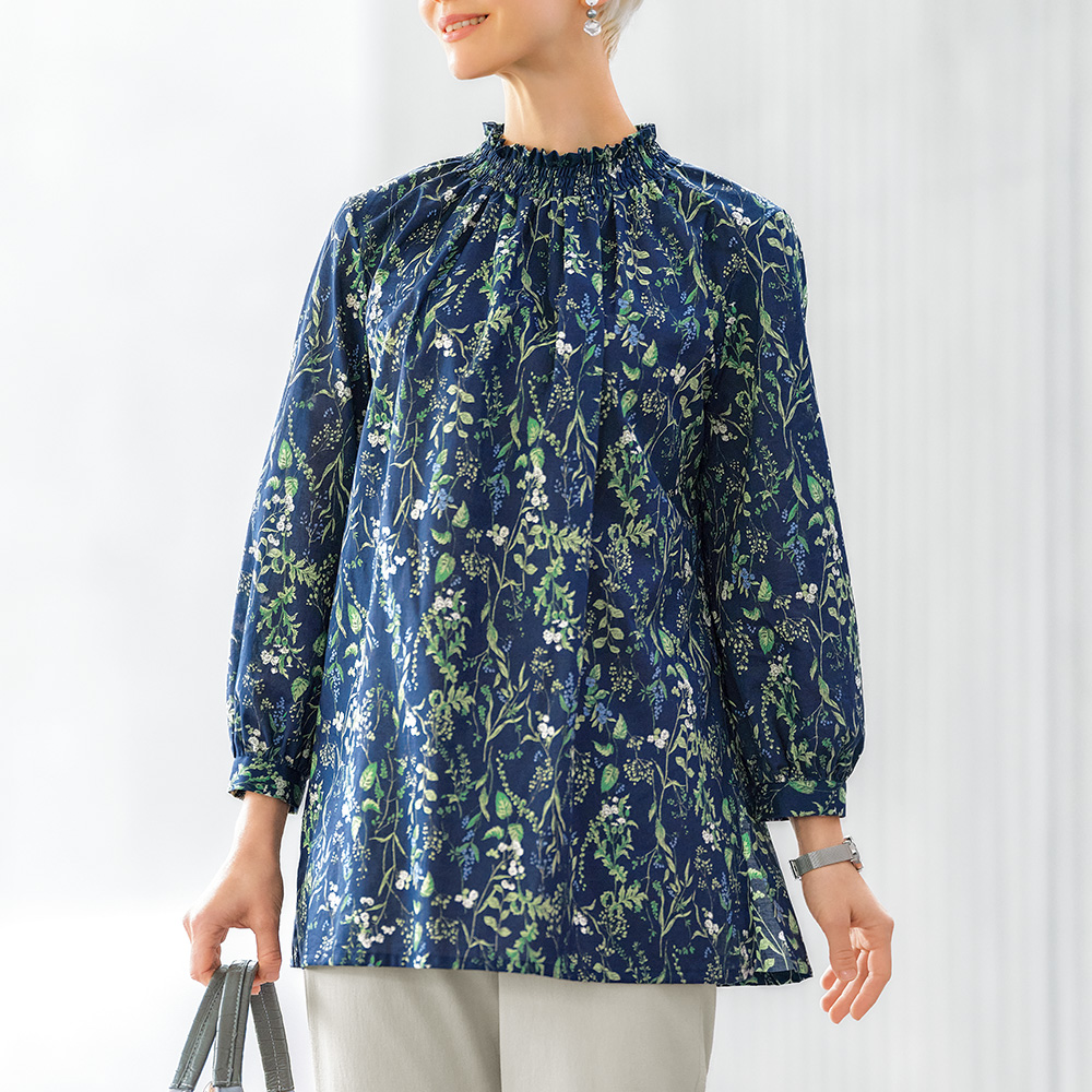 フラワープリントシャーリングネックブラウス