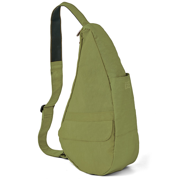 背中に沿うボディバッグ