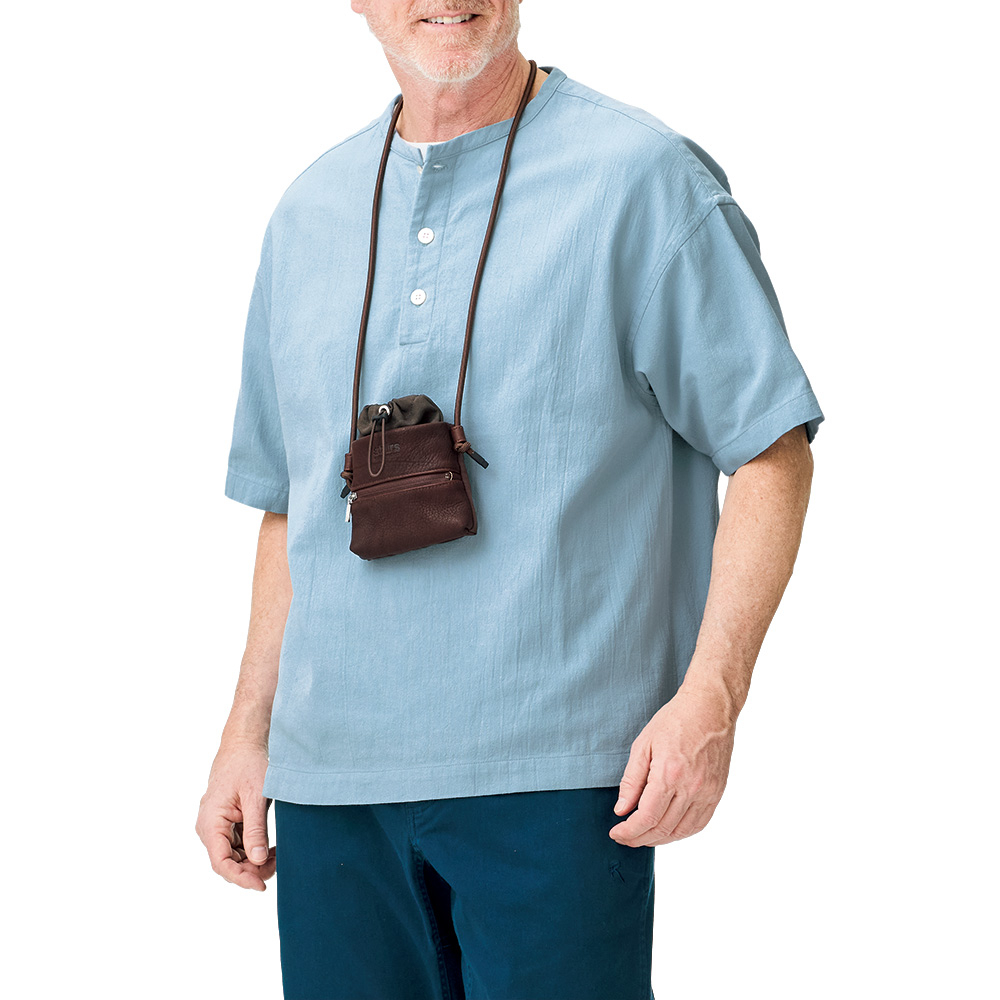 強撚糸使いのゆったりヘンリーネックシャツ