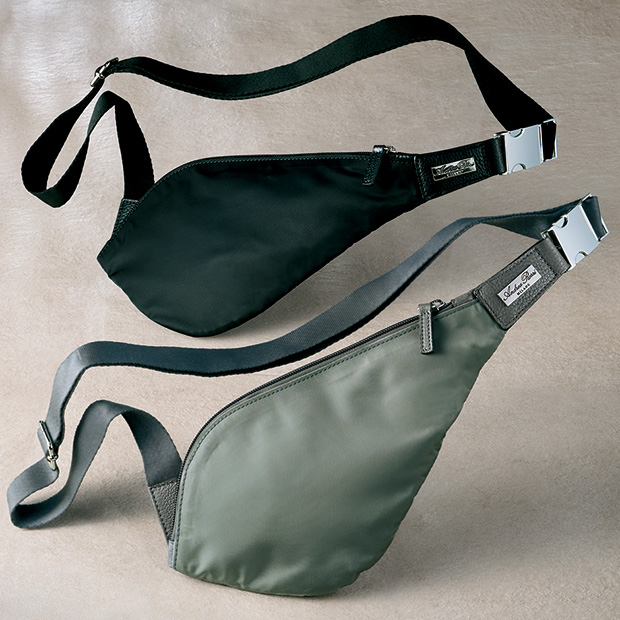 身につけたままスリムフィットボディバッグ