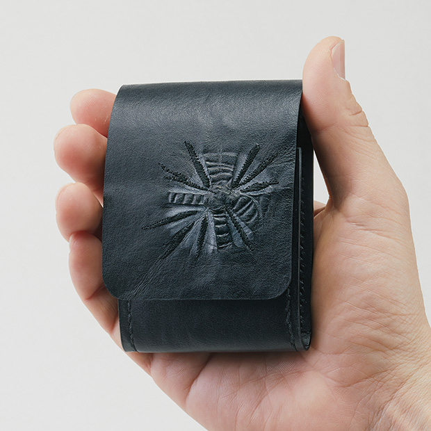 絞りと刺しゅうの手作り極小軽量財布