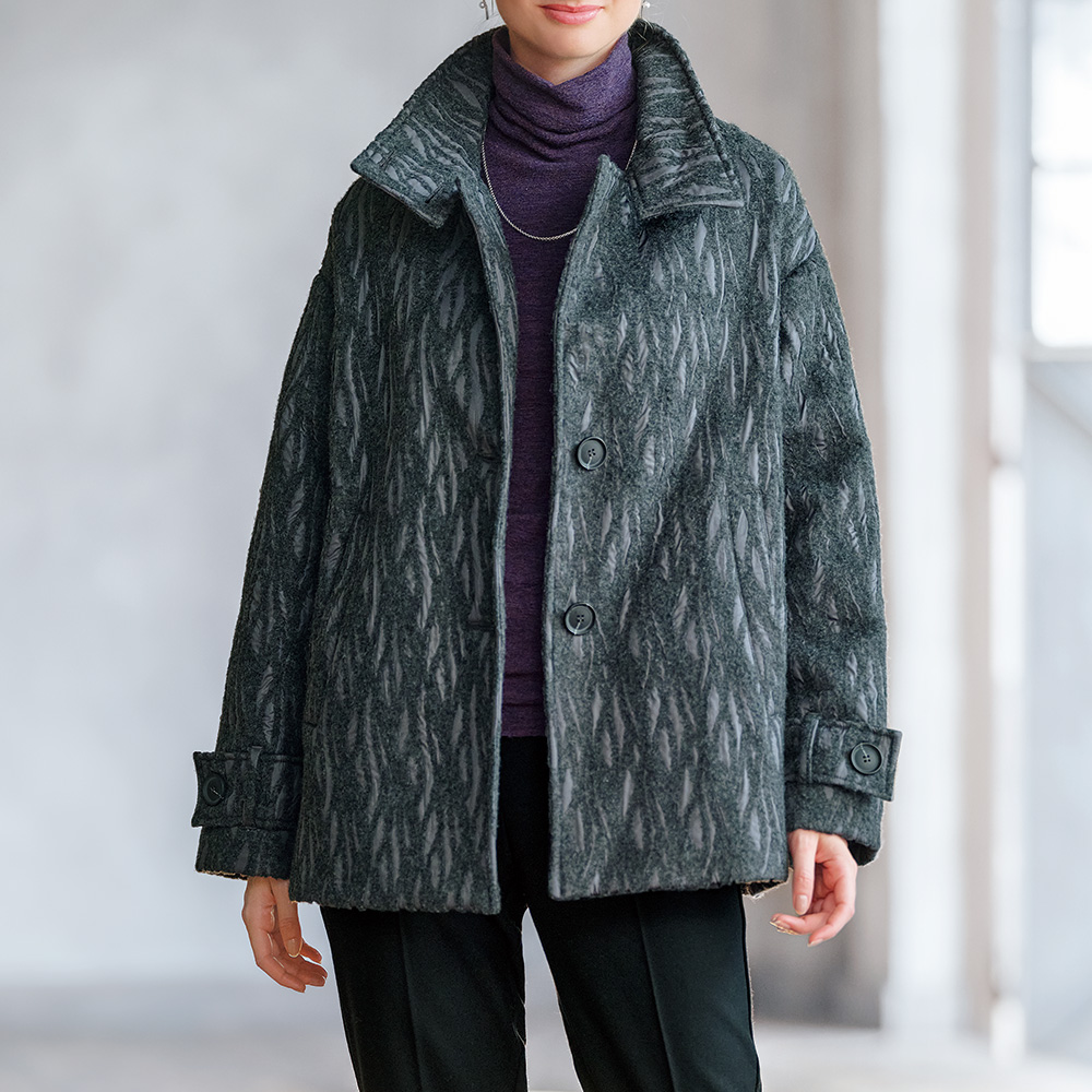 起毛刺しゅうコート