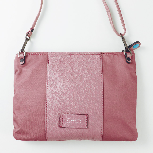 異素材使いのショルダーバッグ