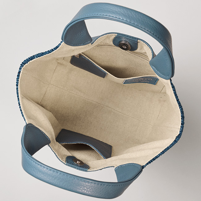 スタッズ付きデザインハンドバッグ