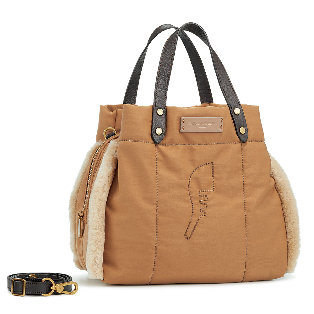 ムートン使いのふかふか三層バッグ