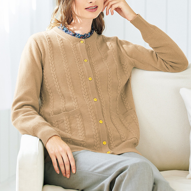 カシミヤケーブル編みクルーネックカーディガン