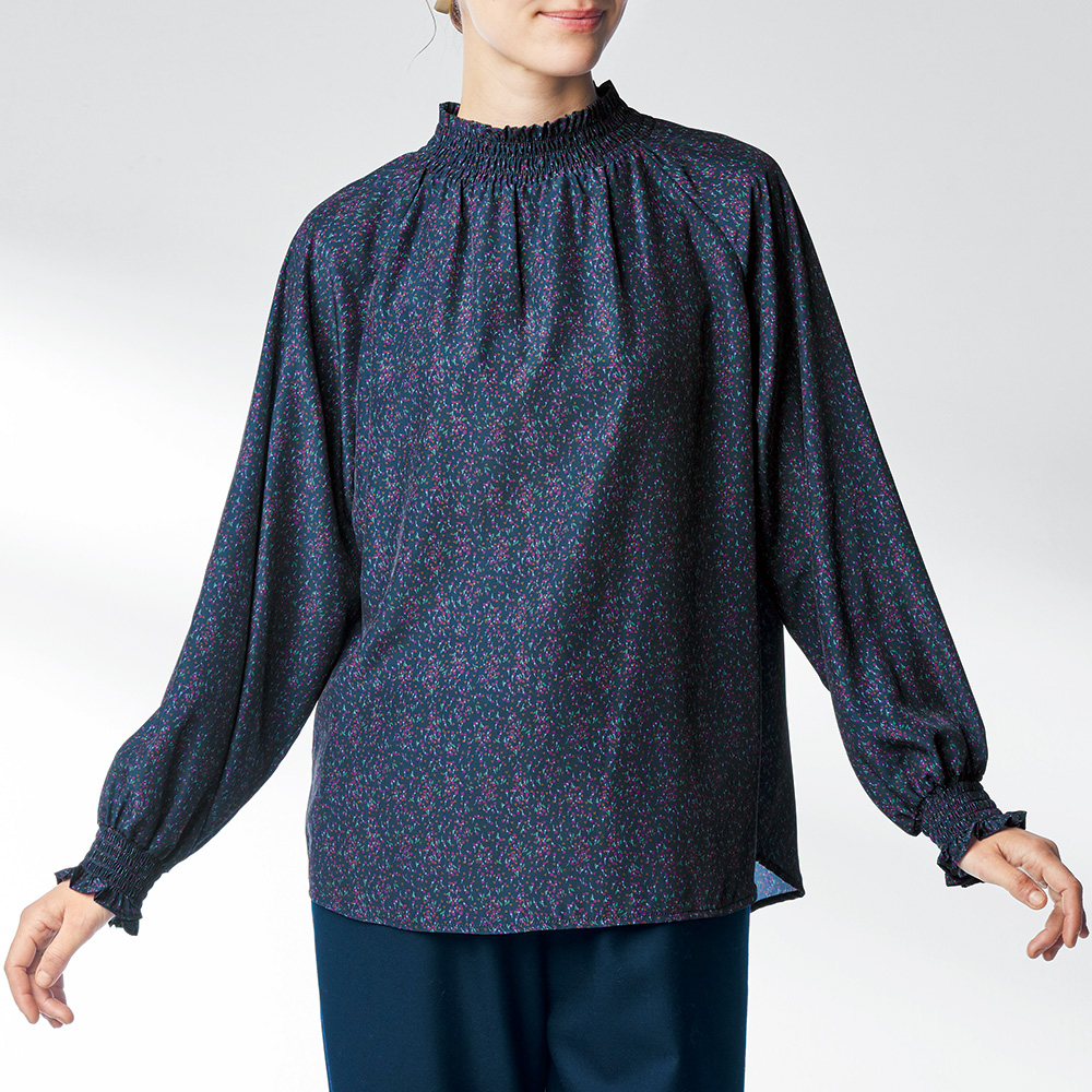 小花柄シャーリング使いブラウス