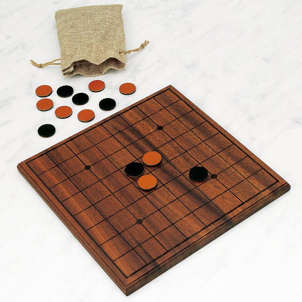木と革で作ったリバーシゲーム