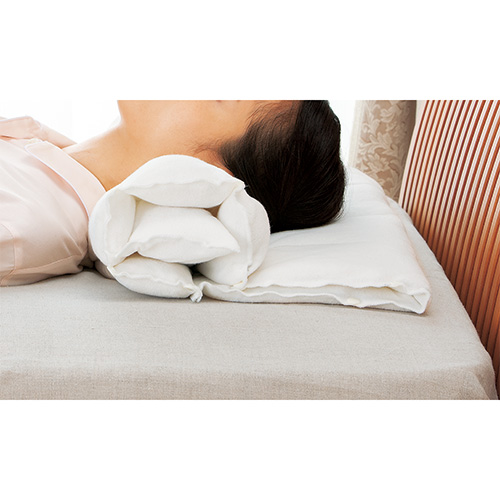 快眠姿勢を誘う首枕（高さ補助クッション付）／綿カバー