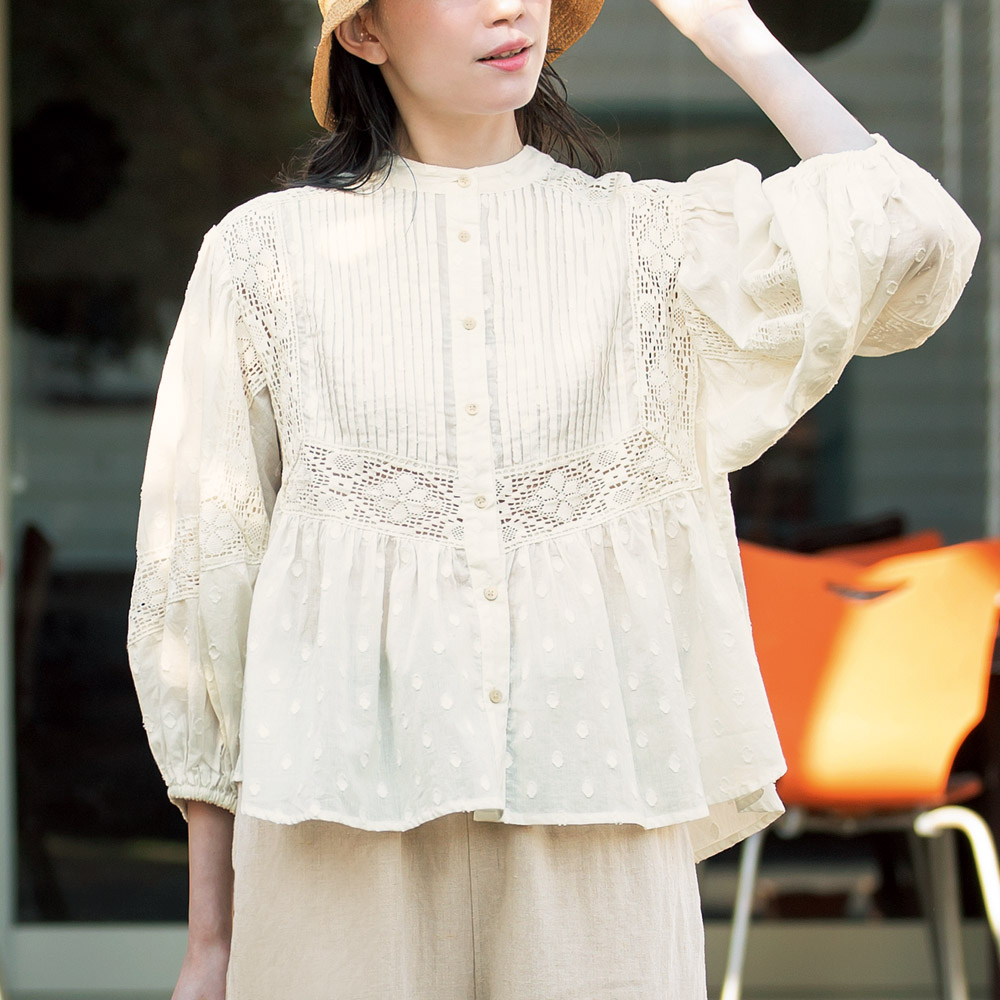 カットドビーレースと刺しゅう使いブラウス
