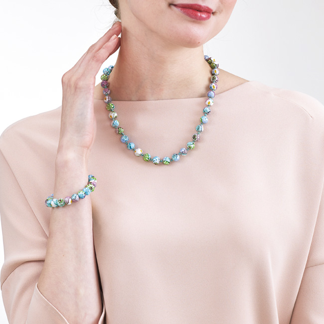 ムラーノガラスのとんぼ玉ネックレス／ミルフィオリ