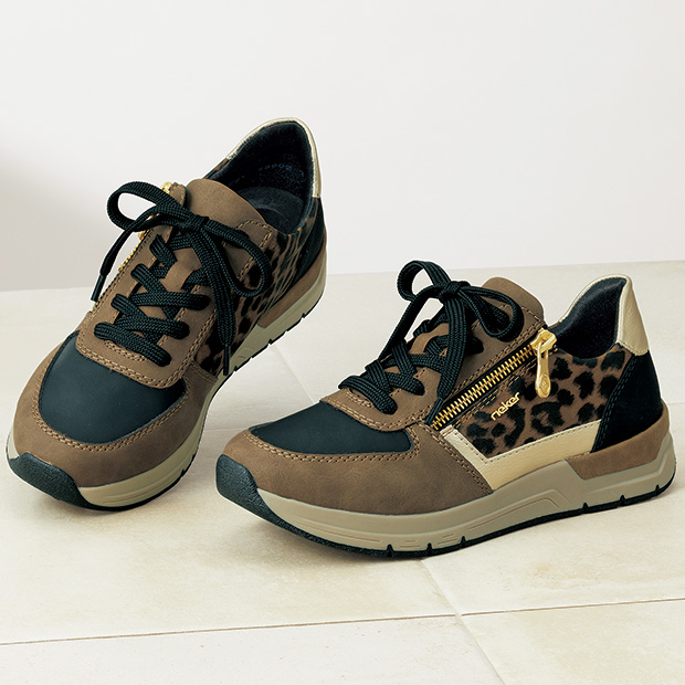 デザインスニーカー