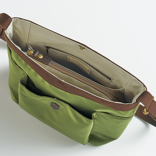 ナイロンショルダーバッグ