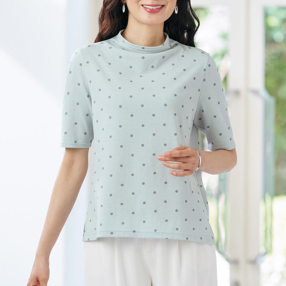 水玉のプリントTシャツ