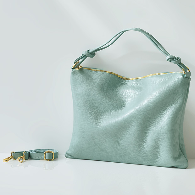 レザーショルダーバッグ