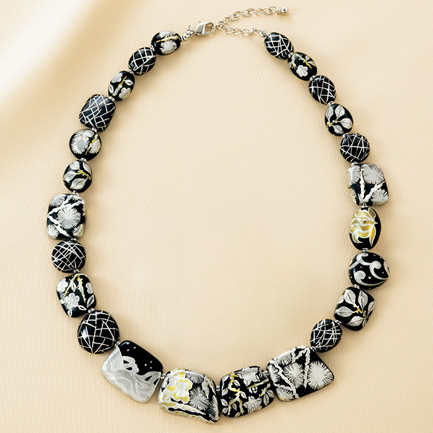 黒絵金銀襴手ネックレス