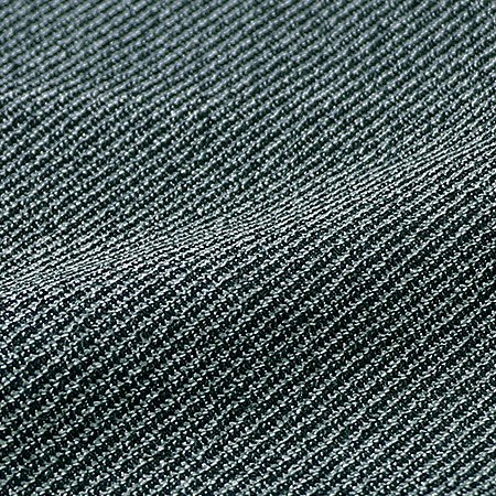 座ってくつろぎやすいリビングパンツ