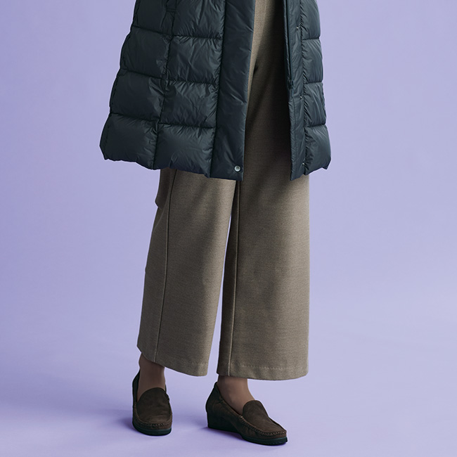 柔らかソールの4E軽量シューズ